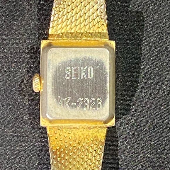 Estate Seiko Women’s Timepiece in 14K Gold with Genuine Diamond Accents - Picture 5 of 11